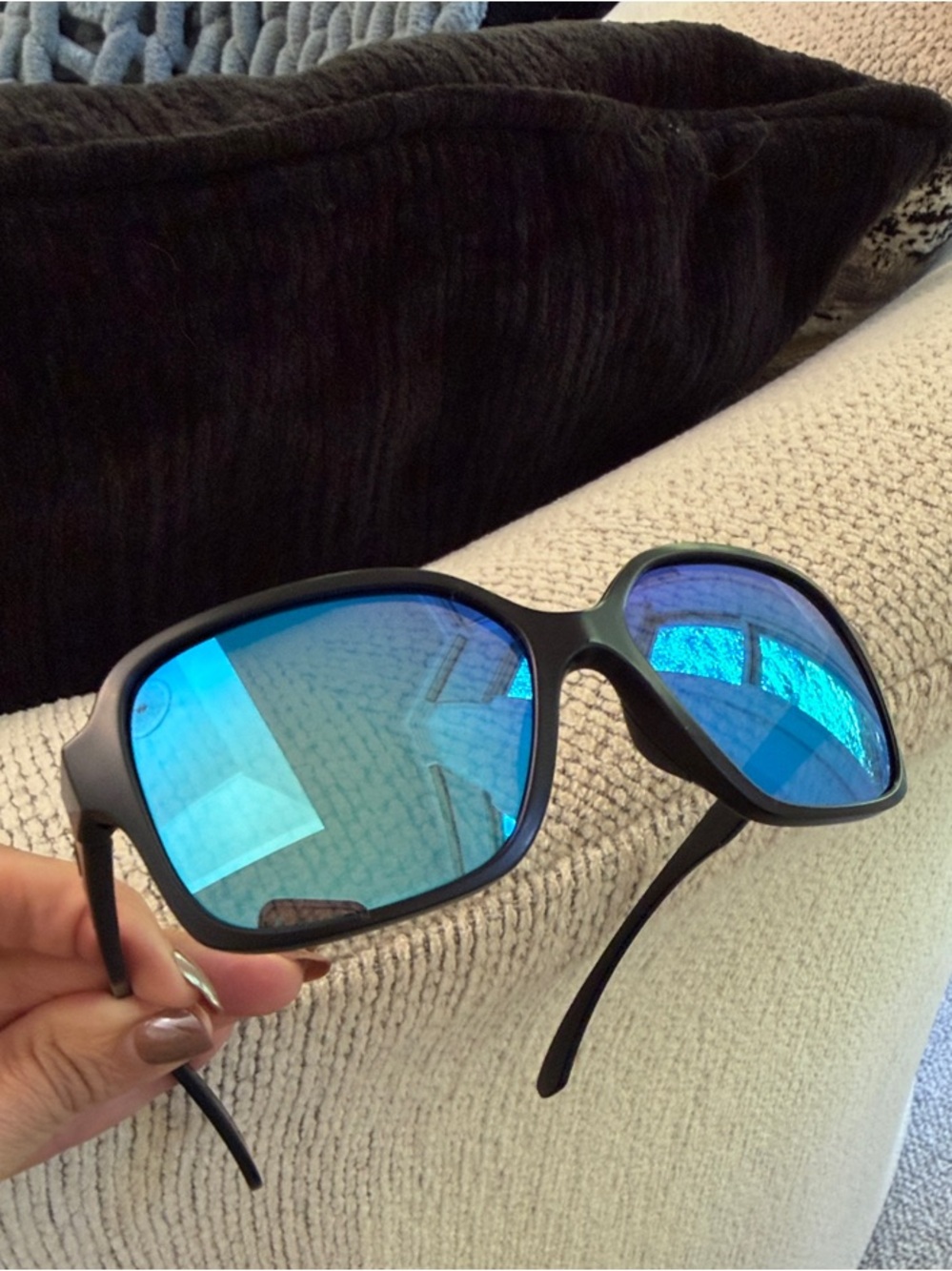 Oakley Black Women's Sunglasses with Gradient Lenses